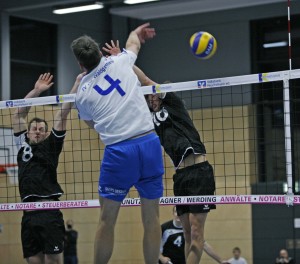 Hannes Hübner schlägt Linie_web