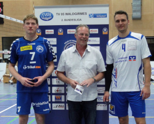 MVPs Hannes Hübner (silber), Jan Günther (gold), Hr. Schäfer-Prößer vom Hauptsponsor Volksbank Heuchelheim